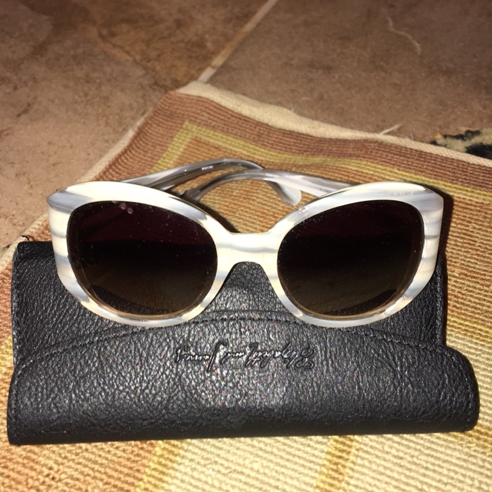 Sunnies/ includes case